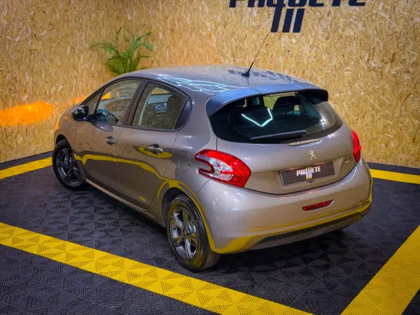 Peugeot 208 1.6 e-HDi SE Style 27