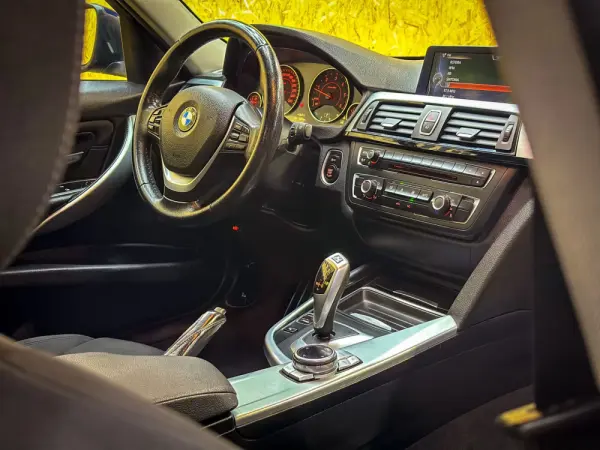 BMW 318 d Touring Auto Sport 9