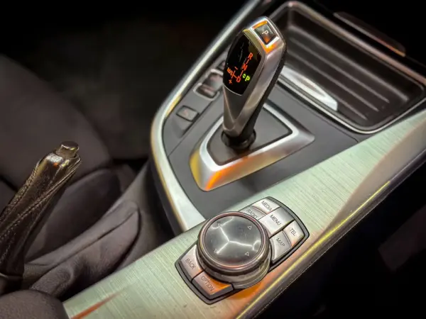 BMW 318 d Touring Auto Sport 17