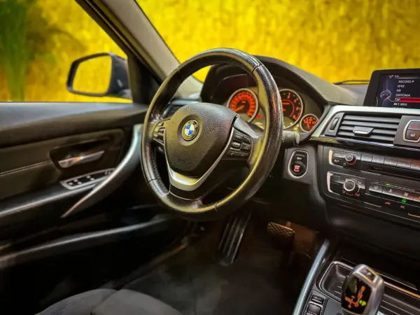 BMW 318 d Touring Auto Sport 22