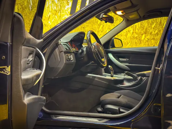 BMW 318 d Touring Auto Sport 32