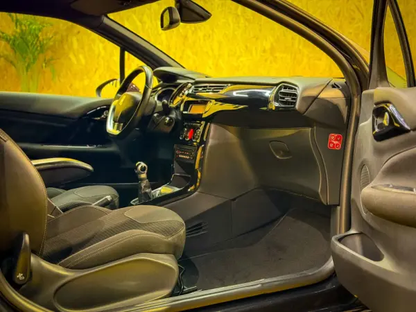 DS DS3 1.6 BlueHDi So Chic 13