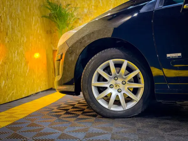 Peugeot 308 SW 1.6 HDi Executive CVM6 17