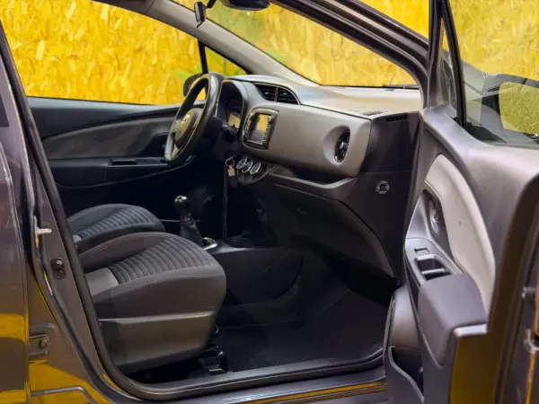 Toyota Yaris 1.0 VVT-i Comfort Plus 5