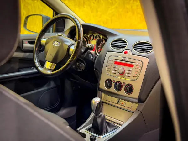 Ford Focus SW 1.6 TDCi Ghia 11