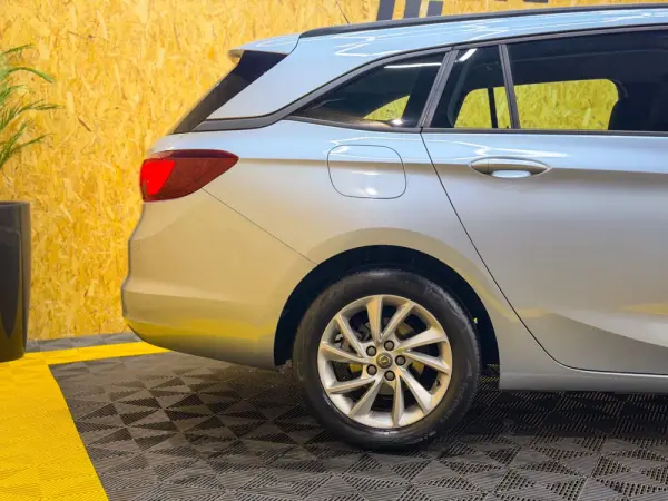 Opel Astra 8