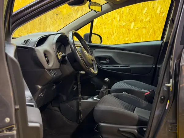 Toyota Yaris 1.0 VVT-i Comfort Plus 25