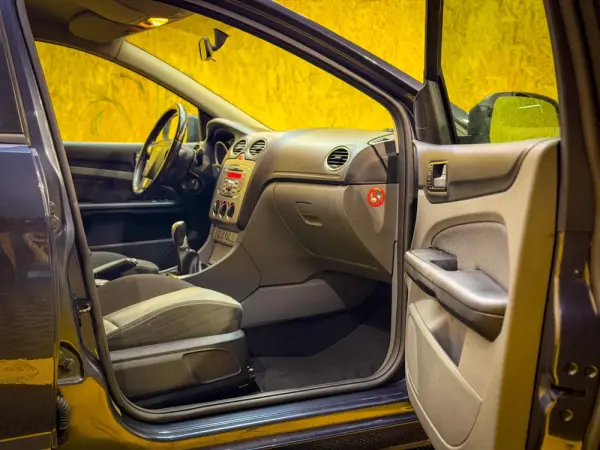 Ford Focus SW 1.6 TDCi Ghia 10