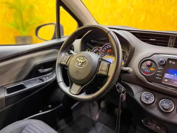 Toyota Yaris 1.0 VVT-i Comfort Plus 4