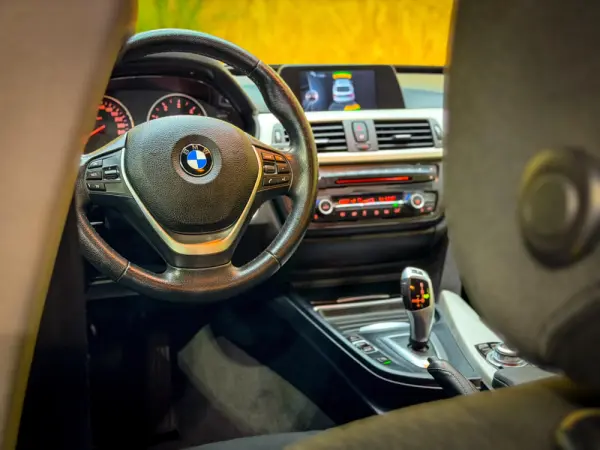 BMW 320 Gran Turismo d Auto 28