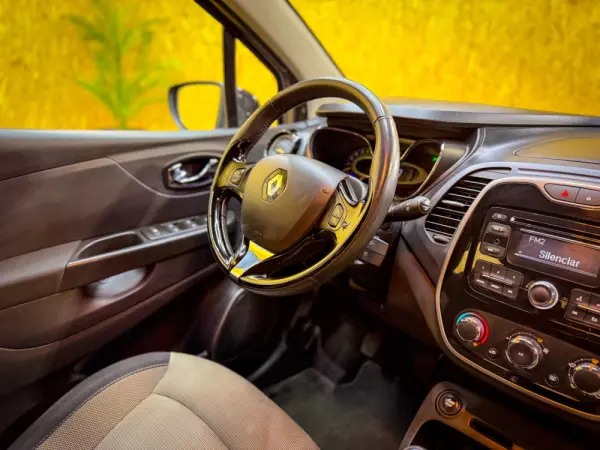 Renault Captur 1.0 TCe Intens 12