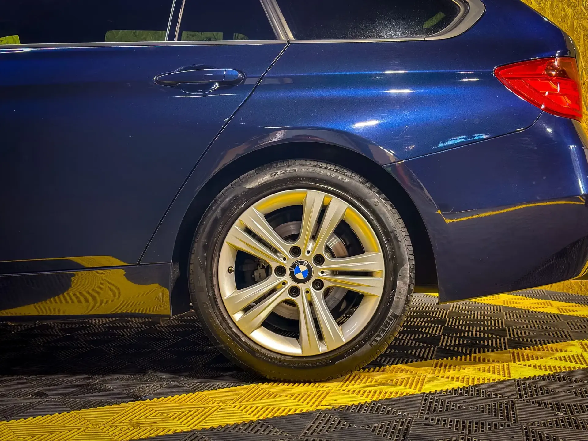 BMW 318 d Touring Auto Sport 26