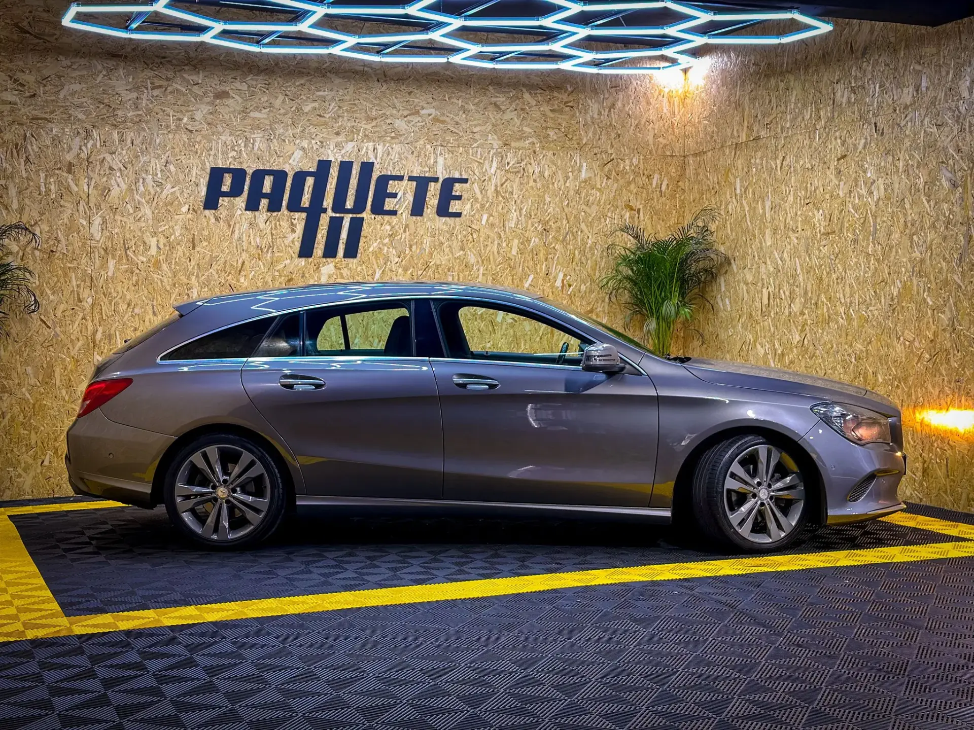 Mercedes-Benz CLA 180 d 3