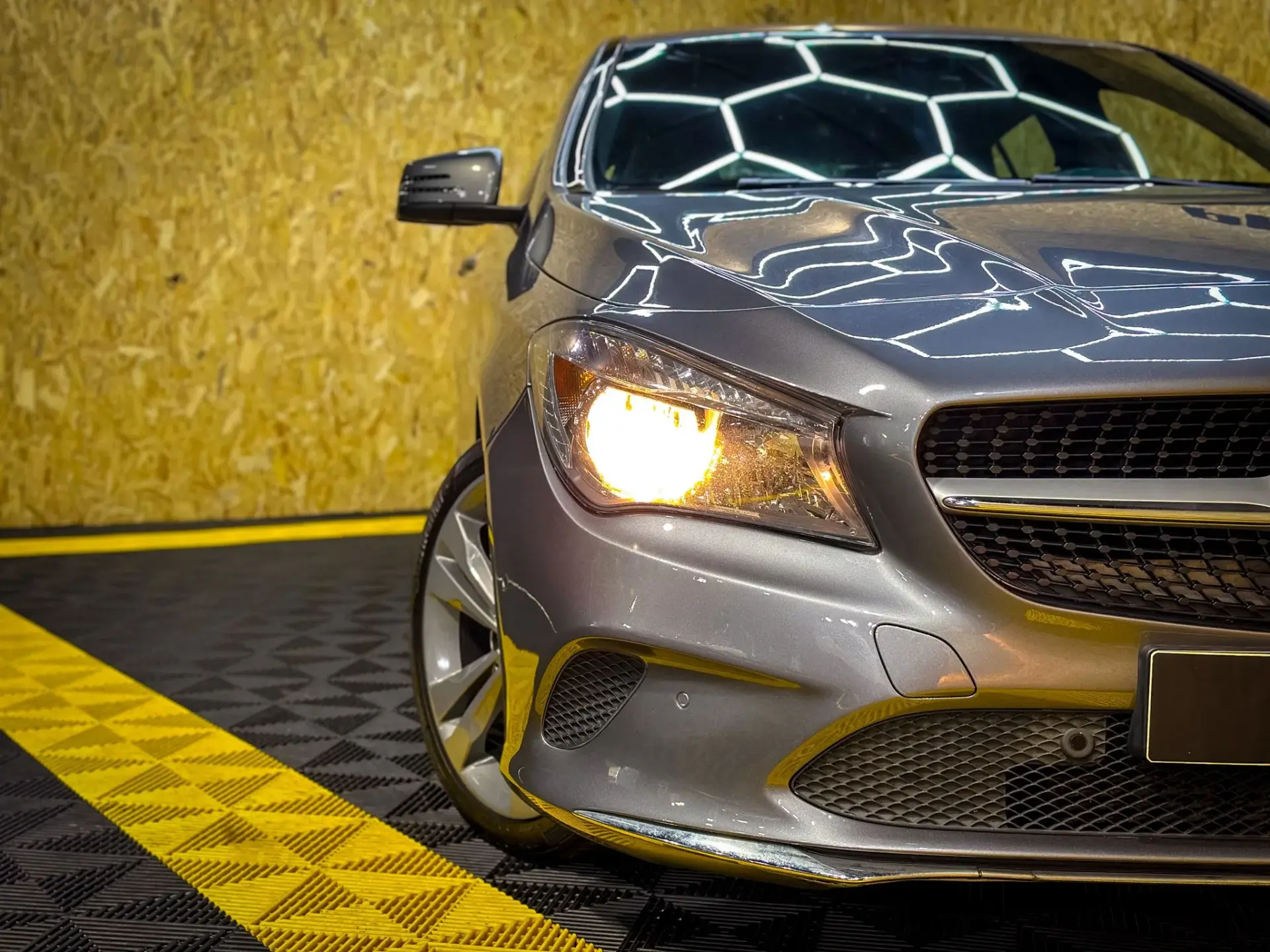 Mercedes-Benz CLA 180 d 6