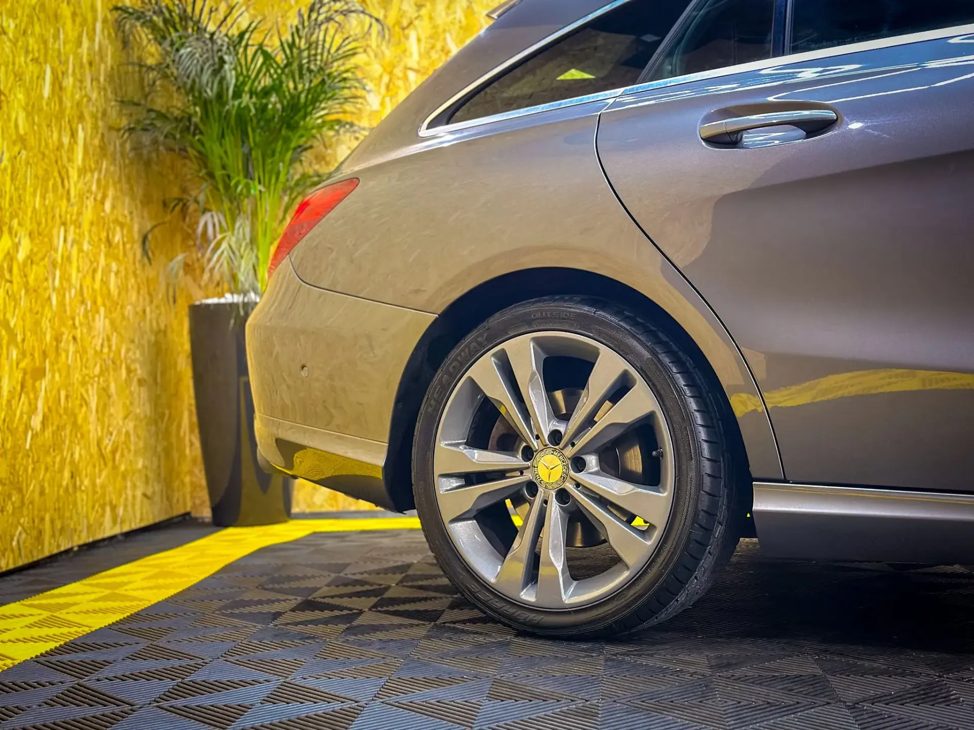 Mercedes-Benz CLA 180 d 9