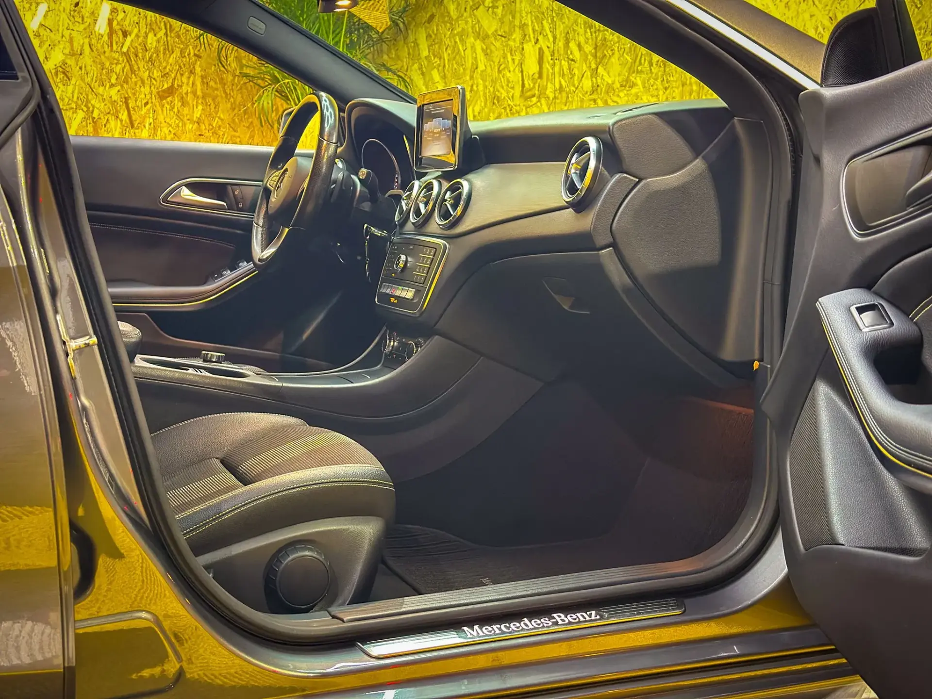 Mercedes-Benz CLA 180 d 10