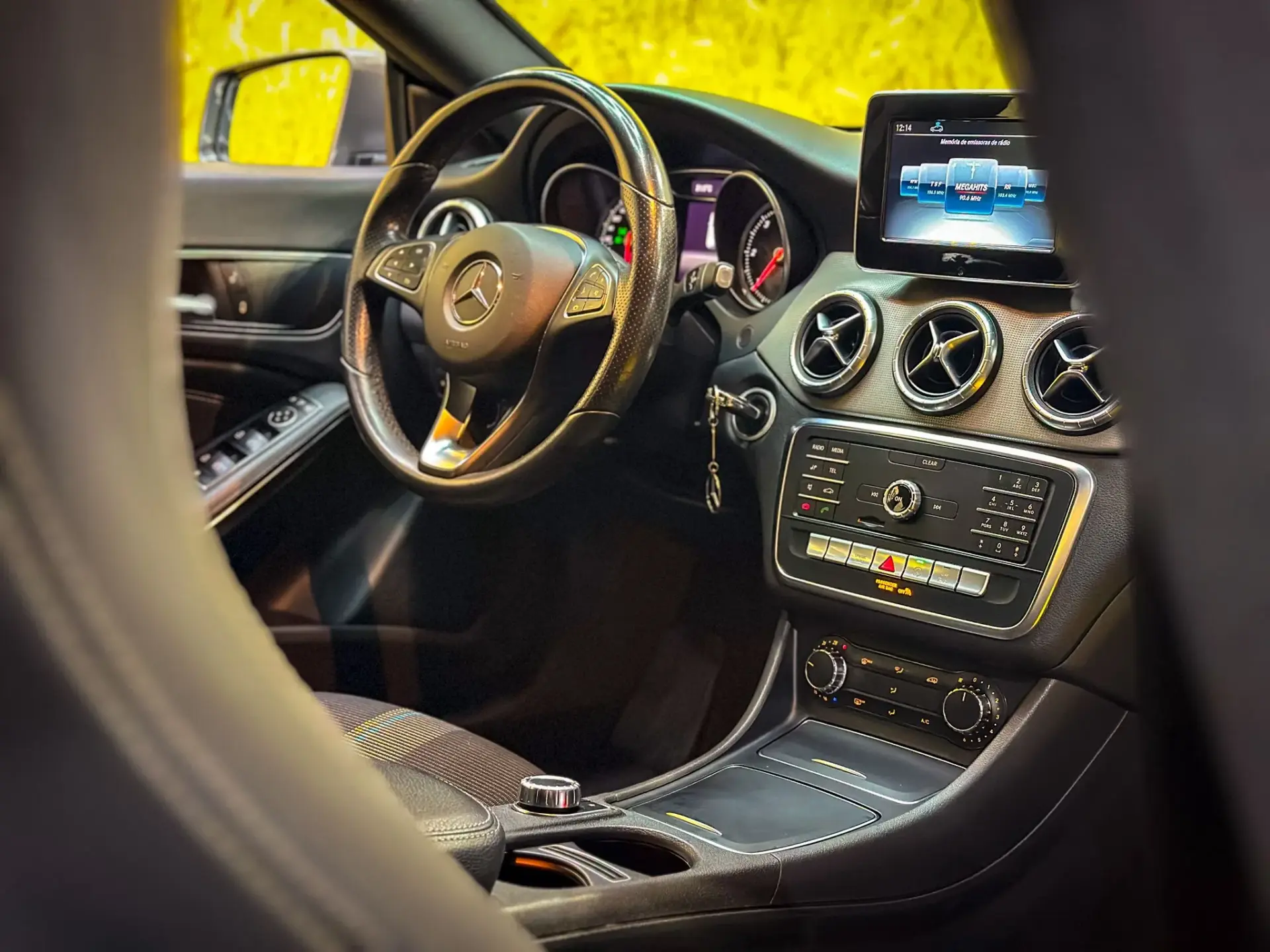 Mercedes-Benz CLA 180 d 12