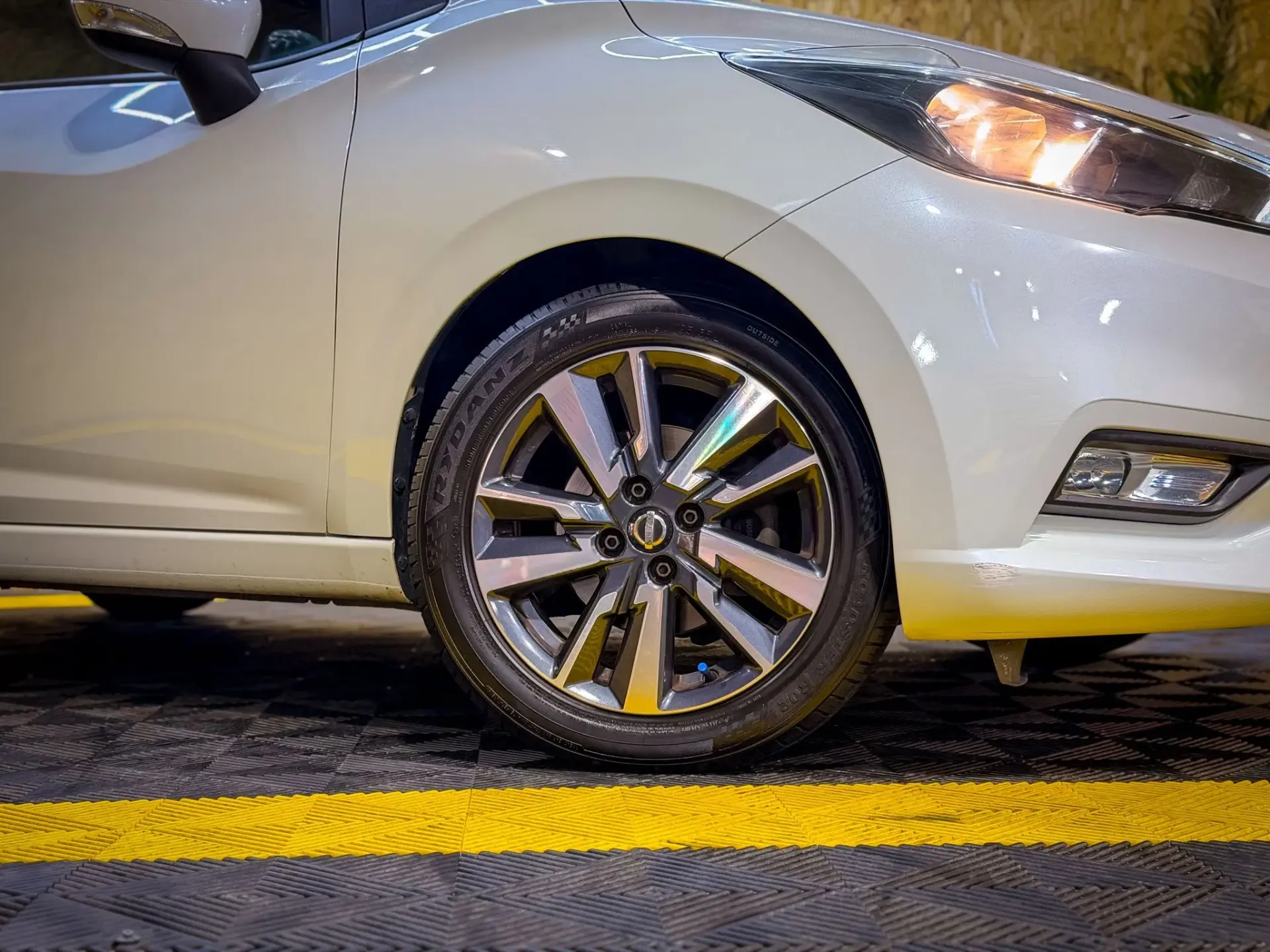 Nissan Micra 1.5 dCi N-Connecta Lifestyle S/S 8