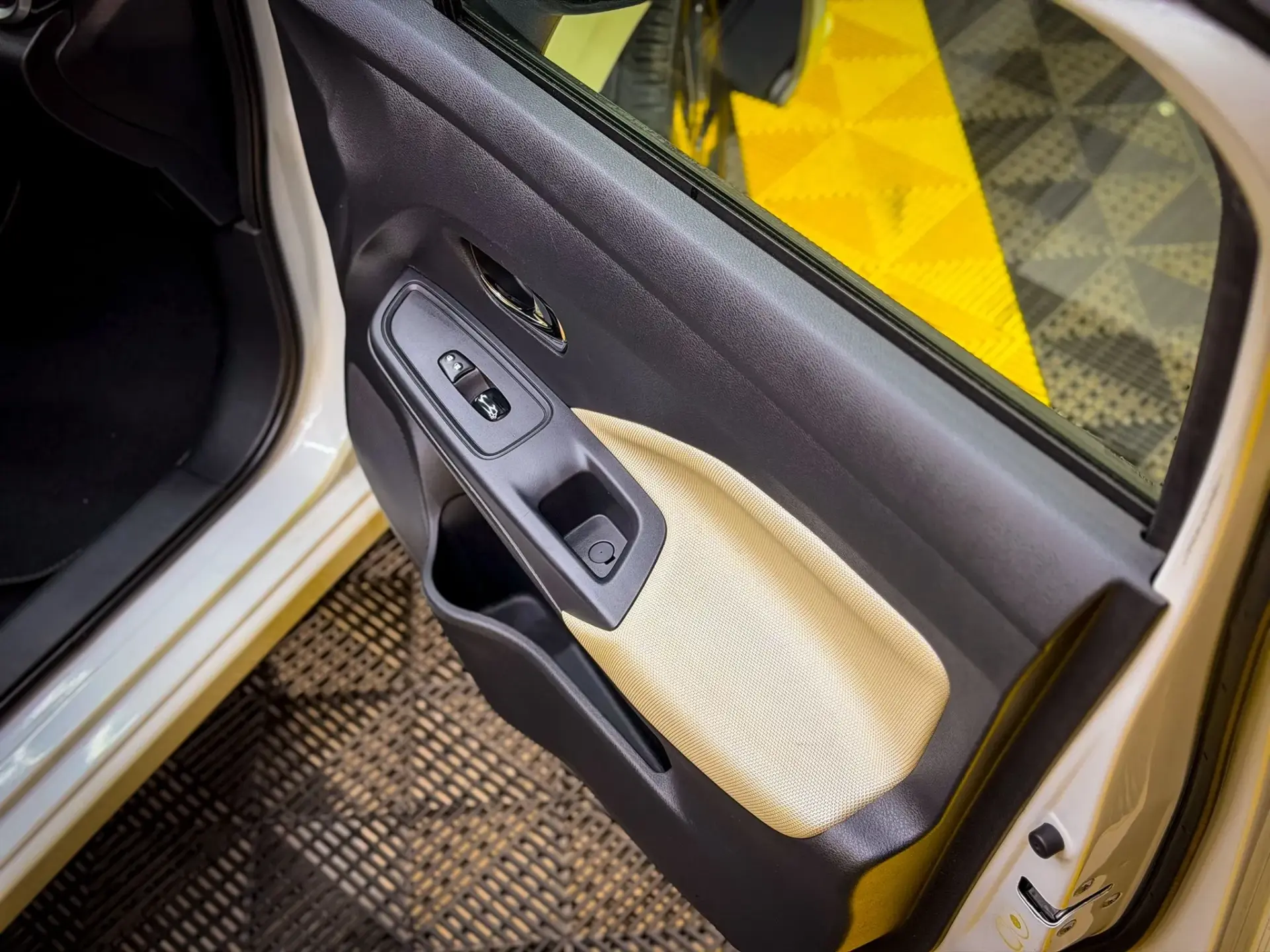 Nissan Micra 1.5 dCi N-Connecta Lifestyle S/S 14