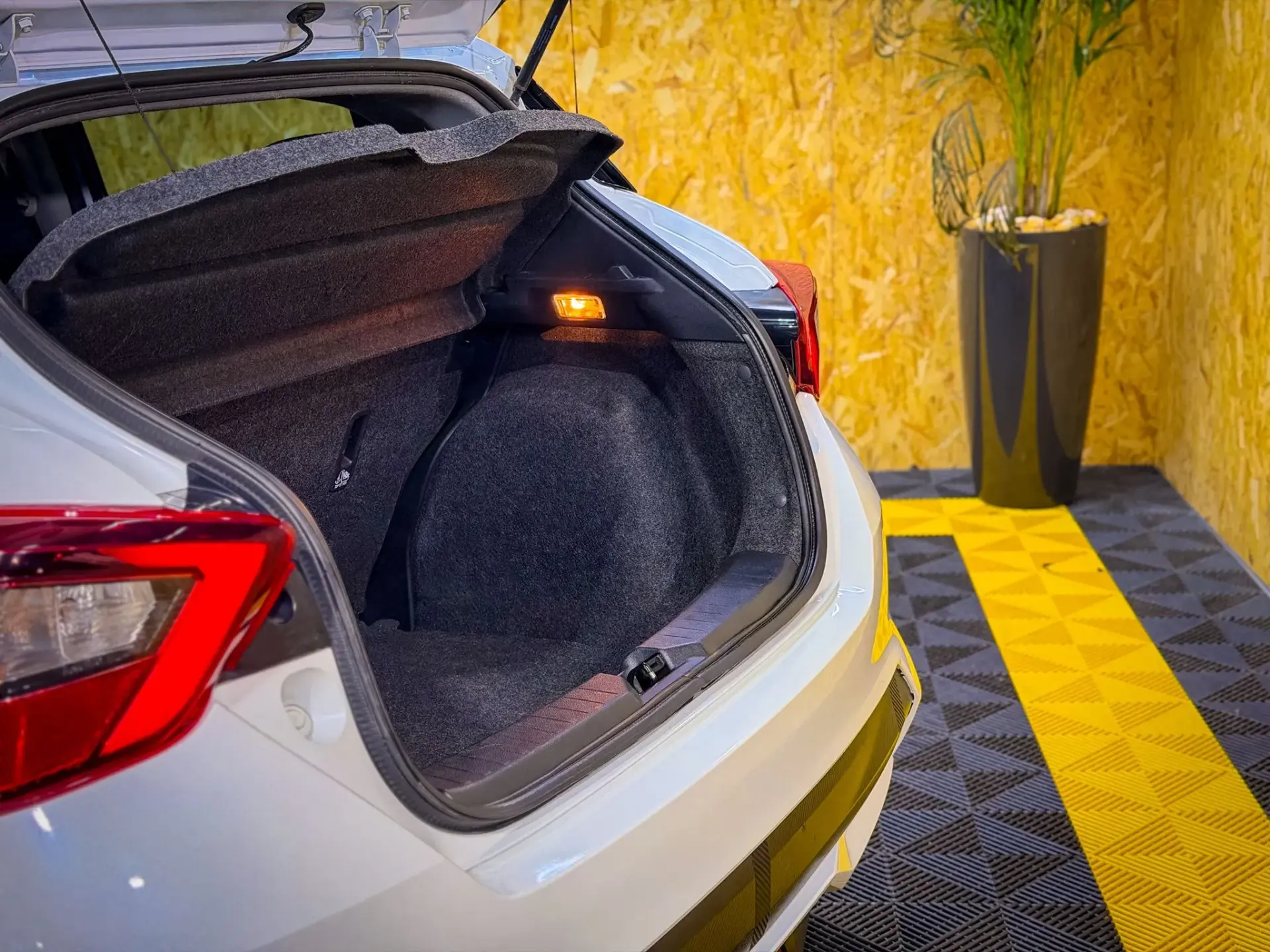 Nissan Micra 1.5 dCi N-Connecta Lifestyle S/S 40