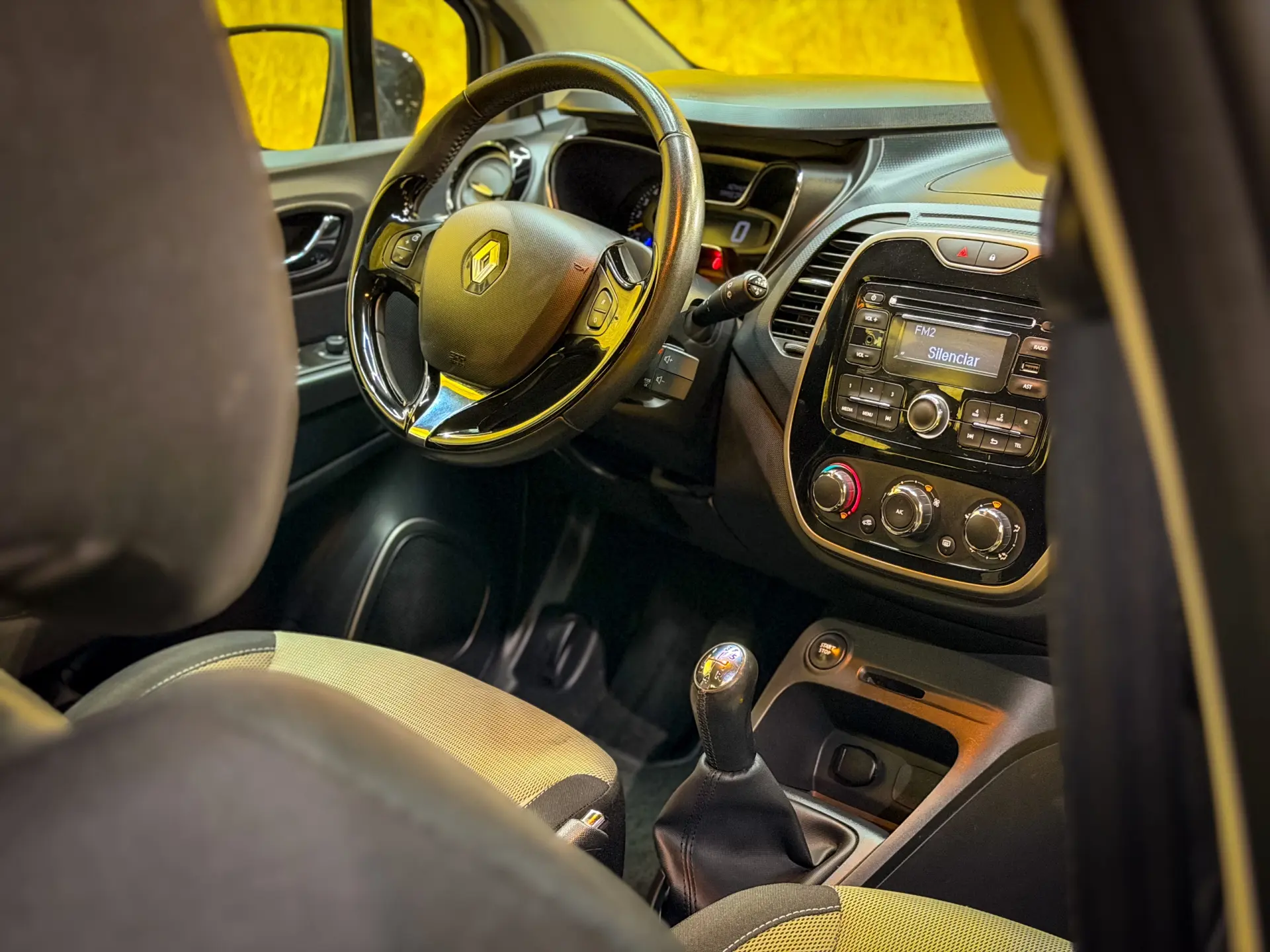 Renault Captur 1.0 TCe Intens 9