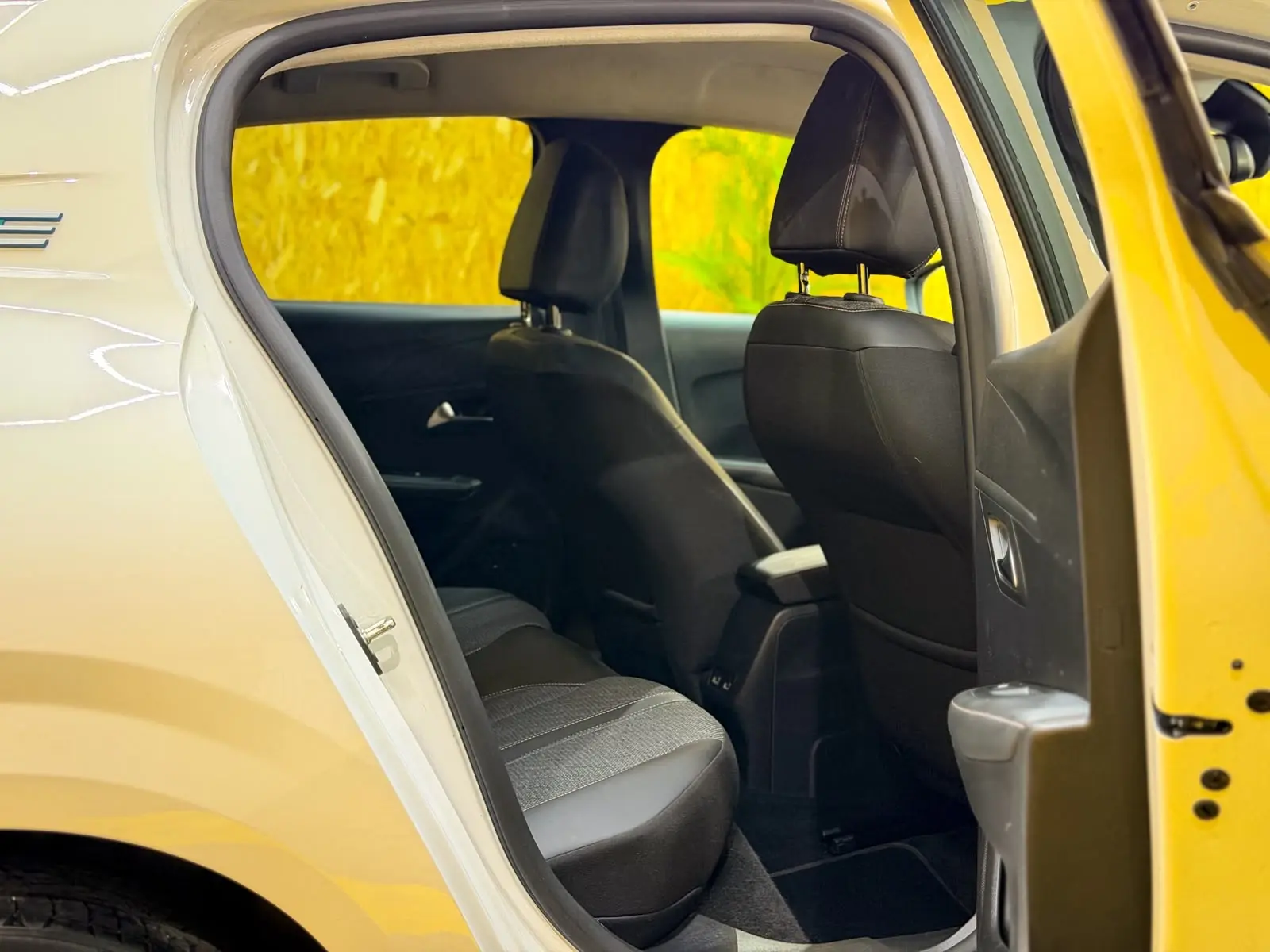 Peugeot e-208 50 kWh SE Style 9