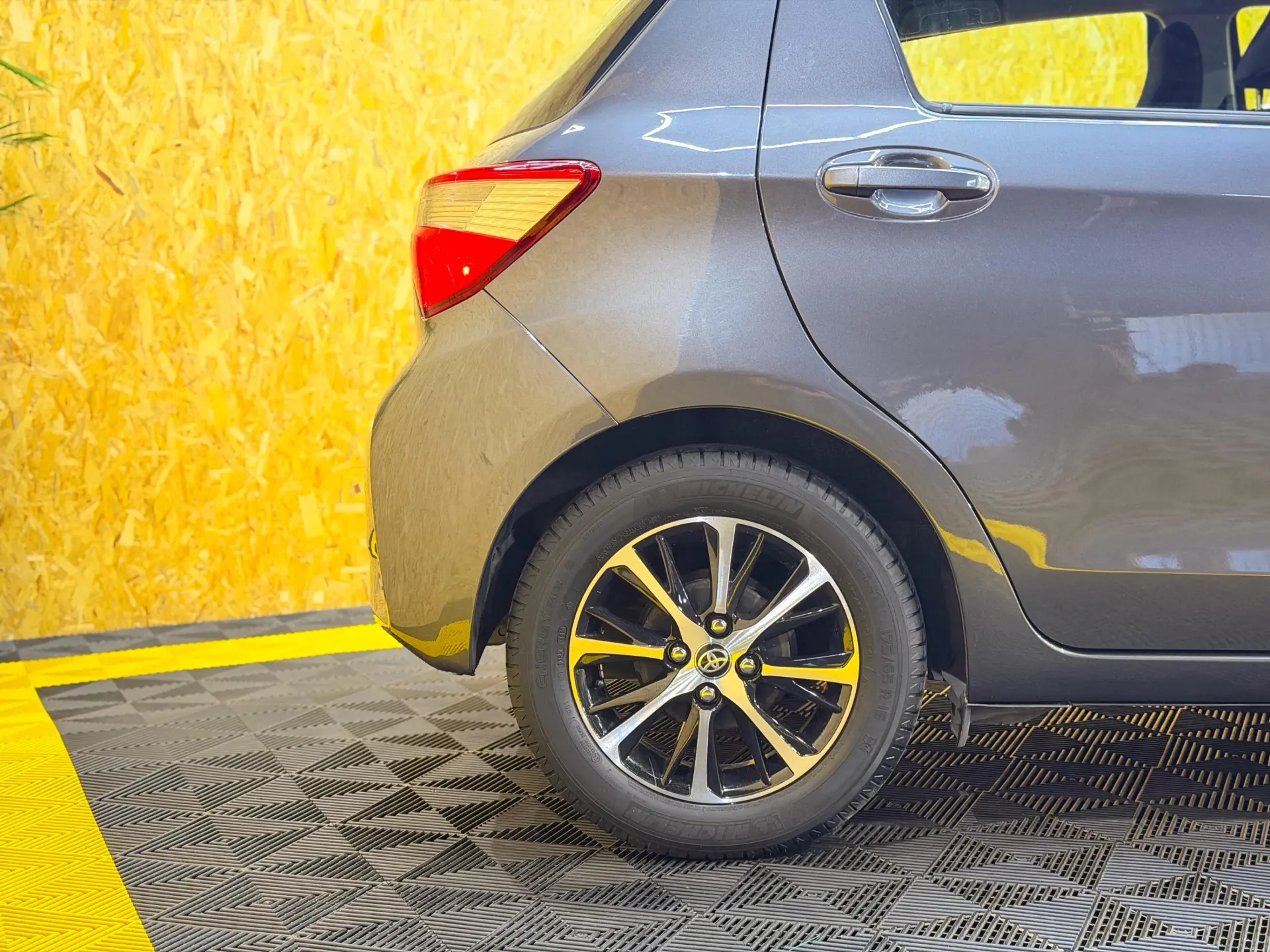Toyota Yaris 1.0 VVT-i Comfort Plus 9