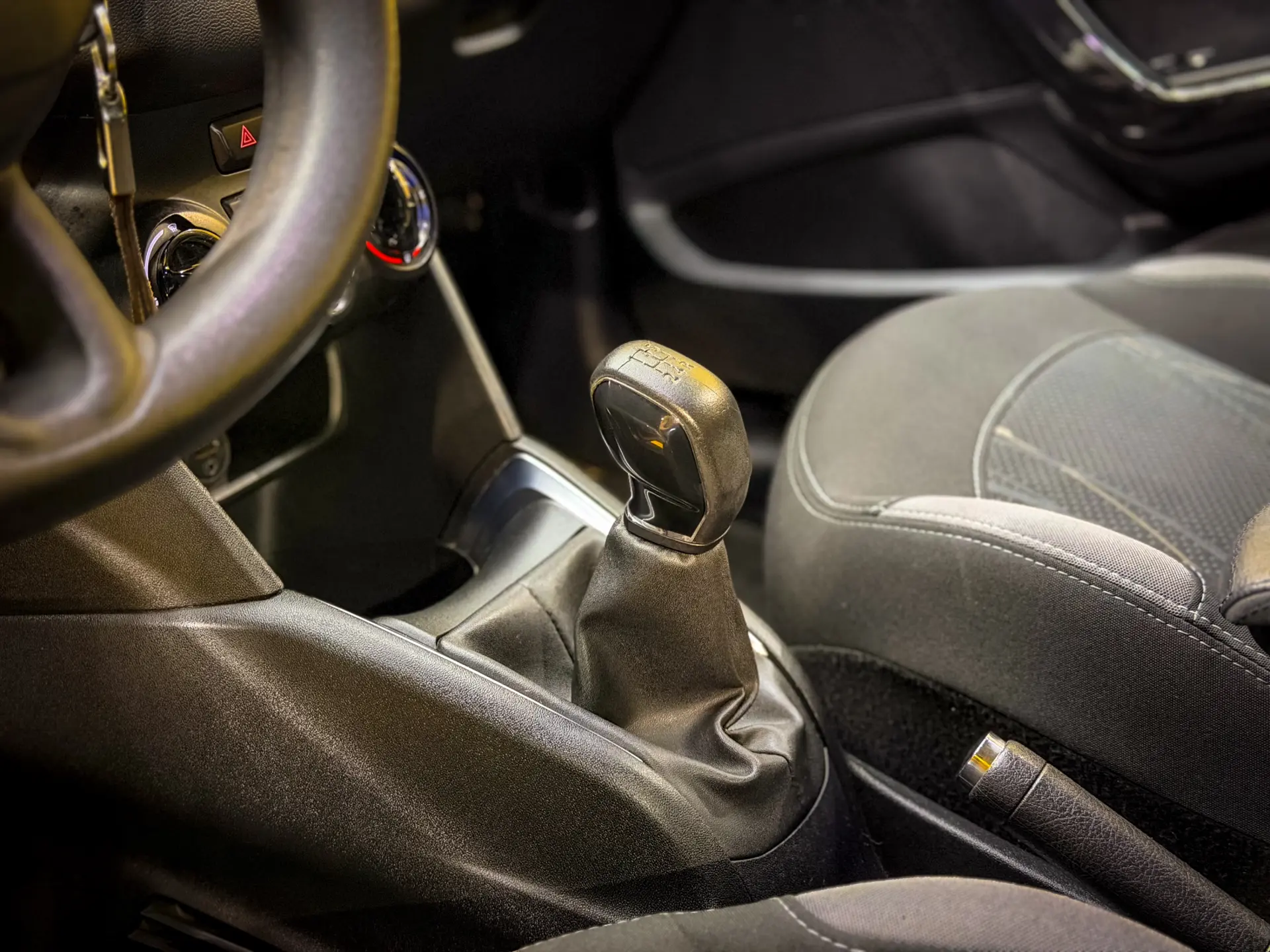 Peugeot 208 1.6 e-HDi SE Style 39