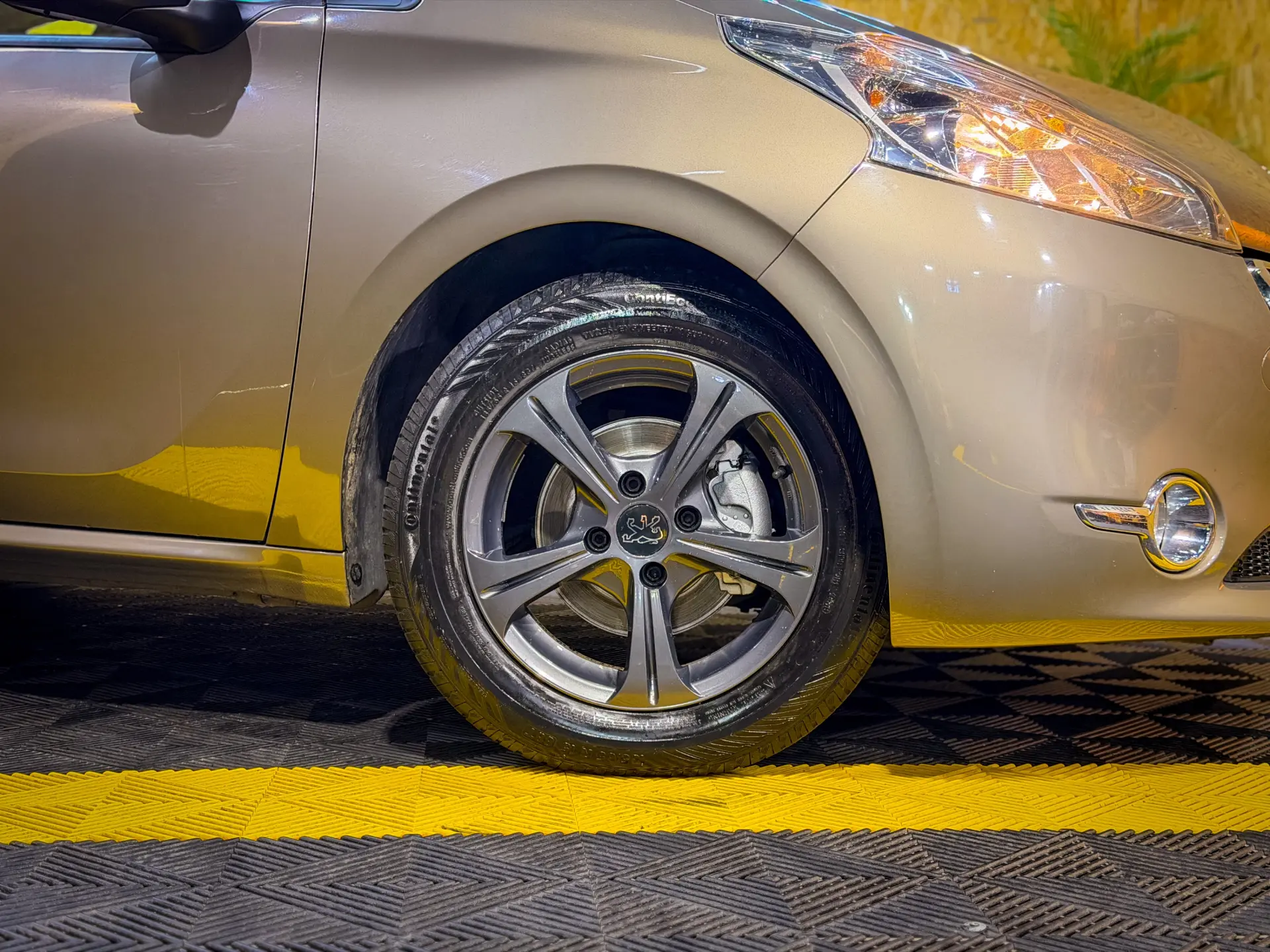 Peugeot 208 1.6 e-HDi SE Style 9