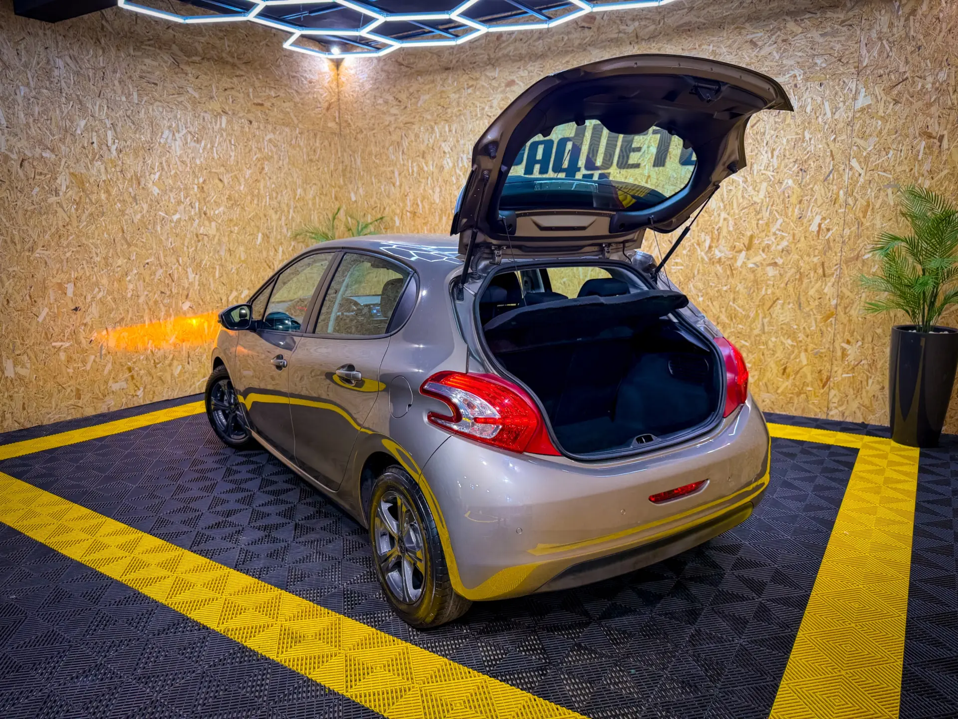 Peugeot 208 1.6 e-HDi SE Style 33