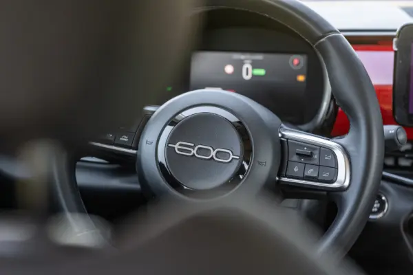 Fiat 600e 54 kWh (RED) 26