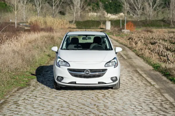 Opel Corsa 1.4 Edition FlexFuel 4