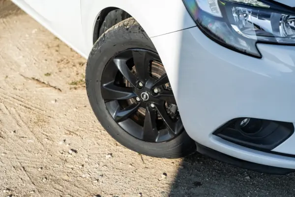 Opel Corsa 1.4 Edition FlexFuel 10