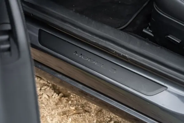 Tesla Model 3 Standard Range Plus RWD 23