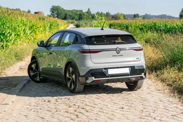 Renault Mégane E-Tech EV60 220hp optimum charge Equilibre 8