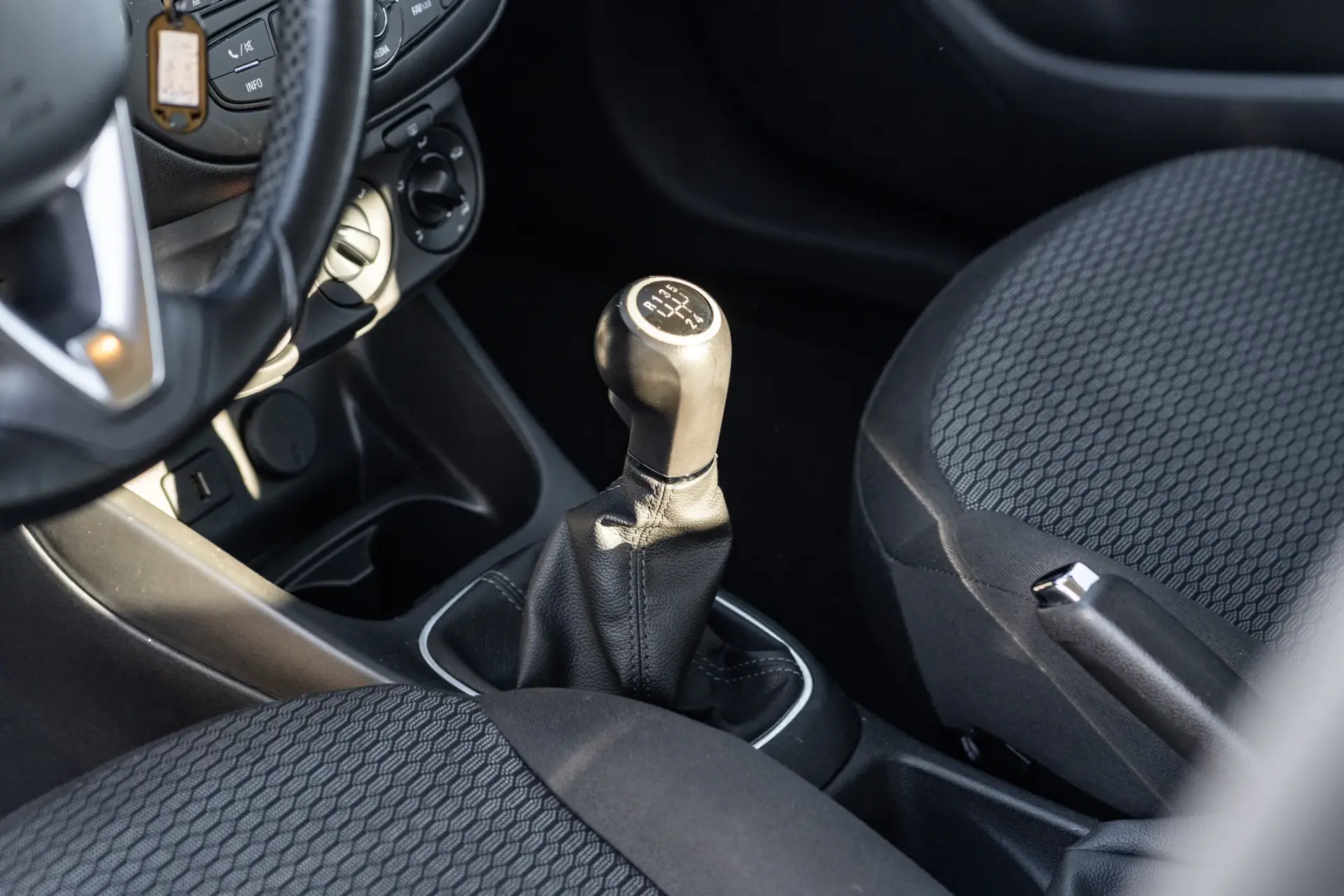 Opel Corsa 1.4 Edition FlexFuel 18