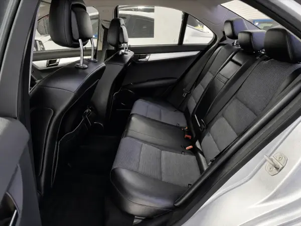 Mercedes-Benz C 220 CDi Avantgarde Aut. 2