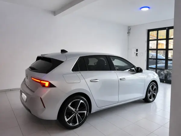 Opel Astra 1.5 D Elegance 4