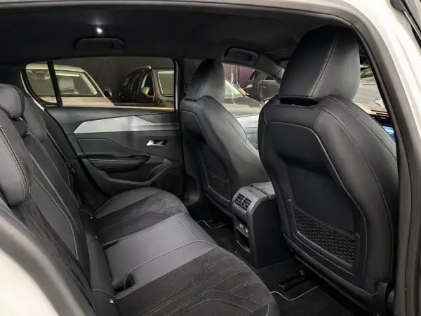 Peugeot 308 1.6 Hybrid GT Pack e-EAT8 6