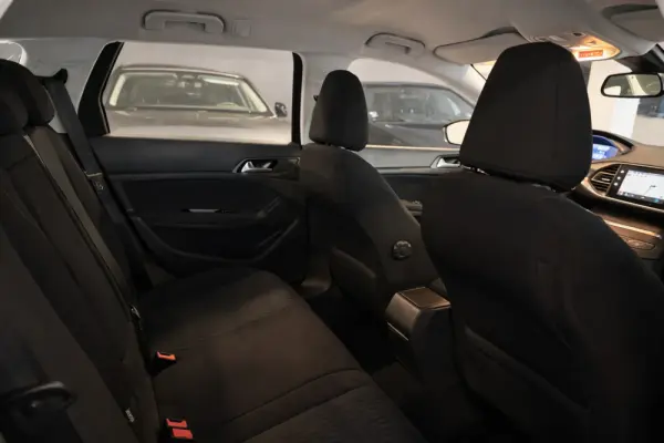 Peugeot 308 SW 1.5 BlueHDi Allure EAT8 4