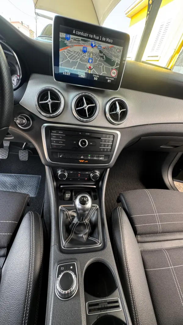 Mercedes-Benz CLA 200 d Shooting Brake Urban 47
