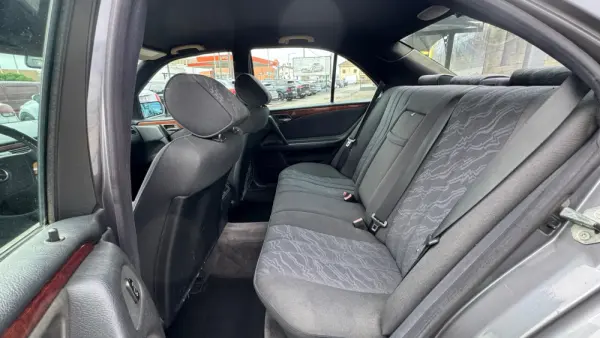 Mercedes-Benz E 220 CDI Classic 10