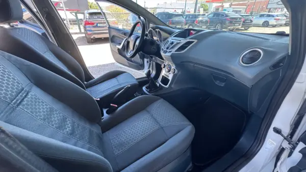 Ford Fiesta 1.4 TDCI Titanium 29