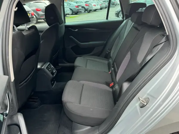 Skoda Octavia Break 2.0 TDI Ambition DSG 19