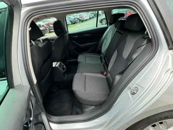 Skoda Octavia Break 2.0 TDI Ambition DSG 29