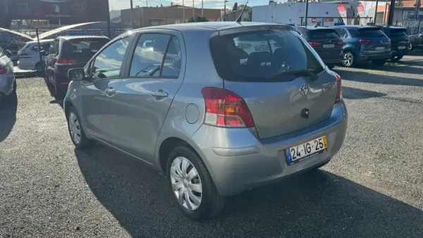 Toyota Yaris 1.0 VVT-i Comfort+AC 9