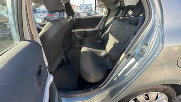 Toyota Yaris 1.0 VVT-i Comfort+AC 17