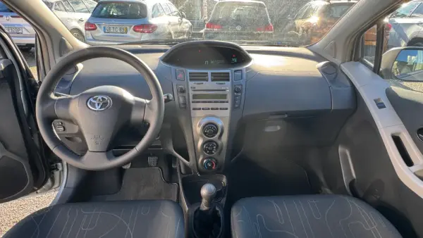 Toyota Yaris 1.0 VVT-i Comfort+AC 26