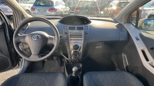 Toyota Yaris 1.0 VVT-i Comfort+AC 27