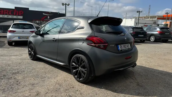 Peugeot 208 1.6 e-THP GTi by Sport 11